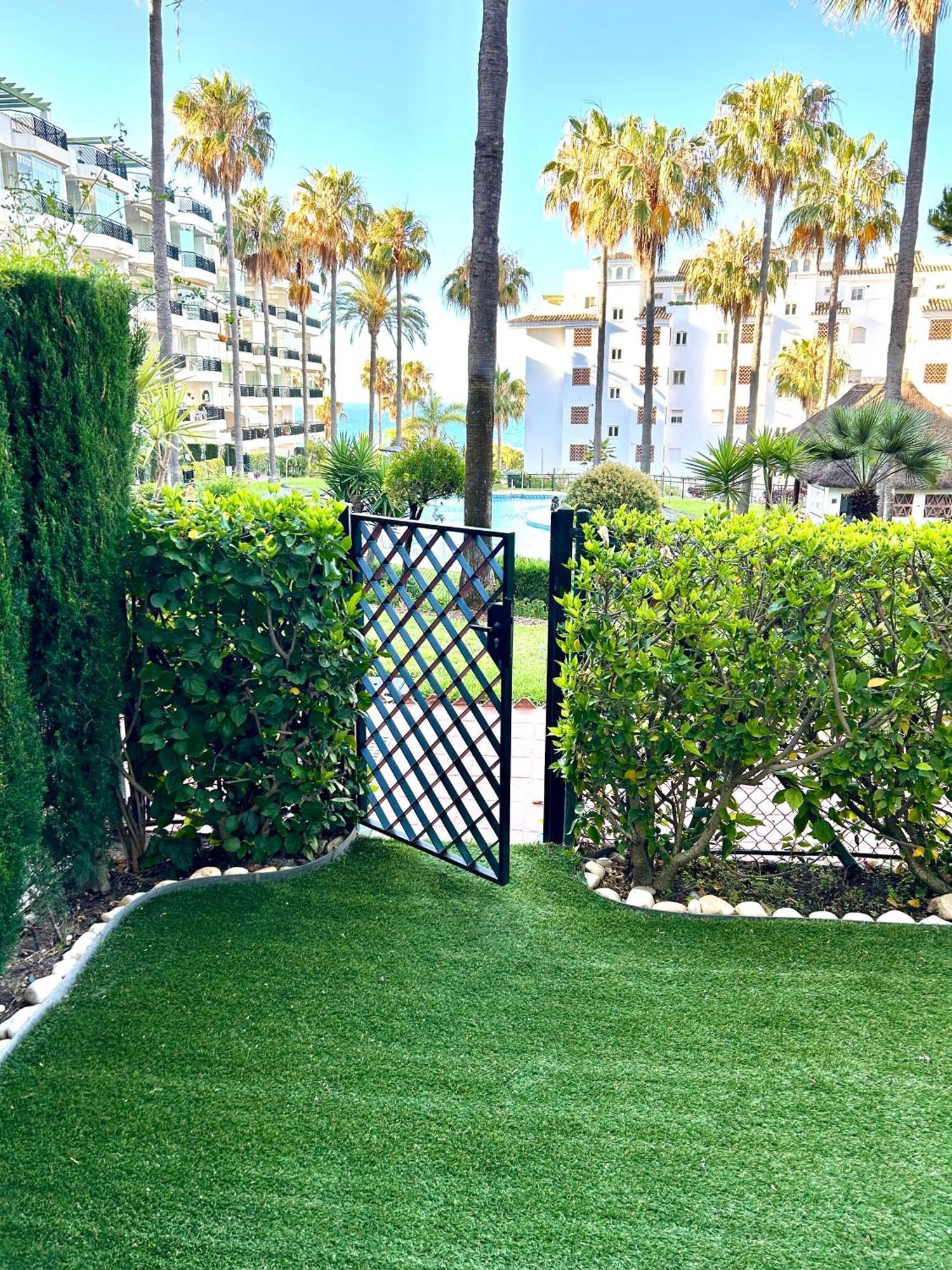 Mi Capricho, Beachfront, Grownfloor, Private Garden & Terrace Sitio de Calahonda 외부 사진