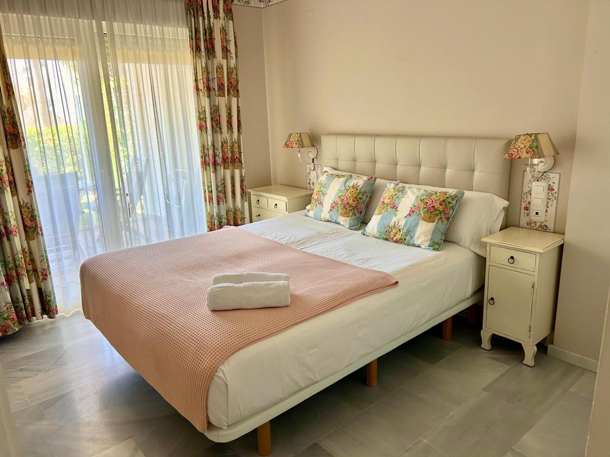 Mi Capricho, Beachfront, Grownfloor, Private Garden & Terrace Sitio de Calahonda 외부 사진