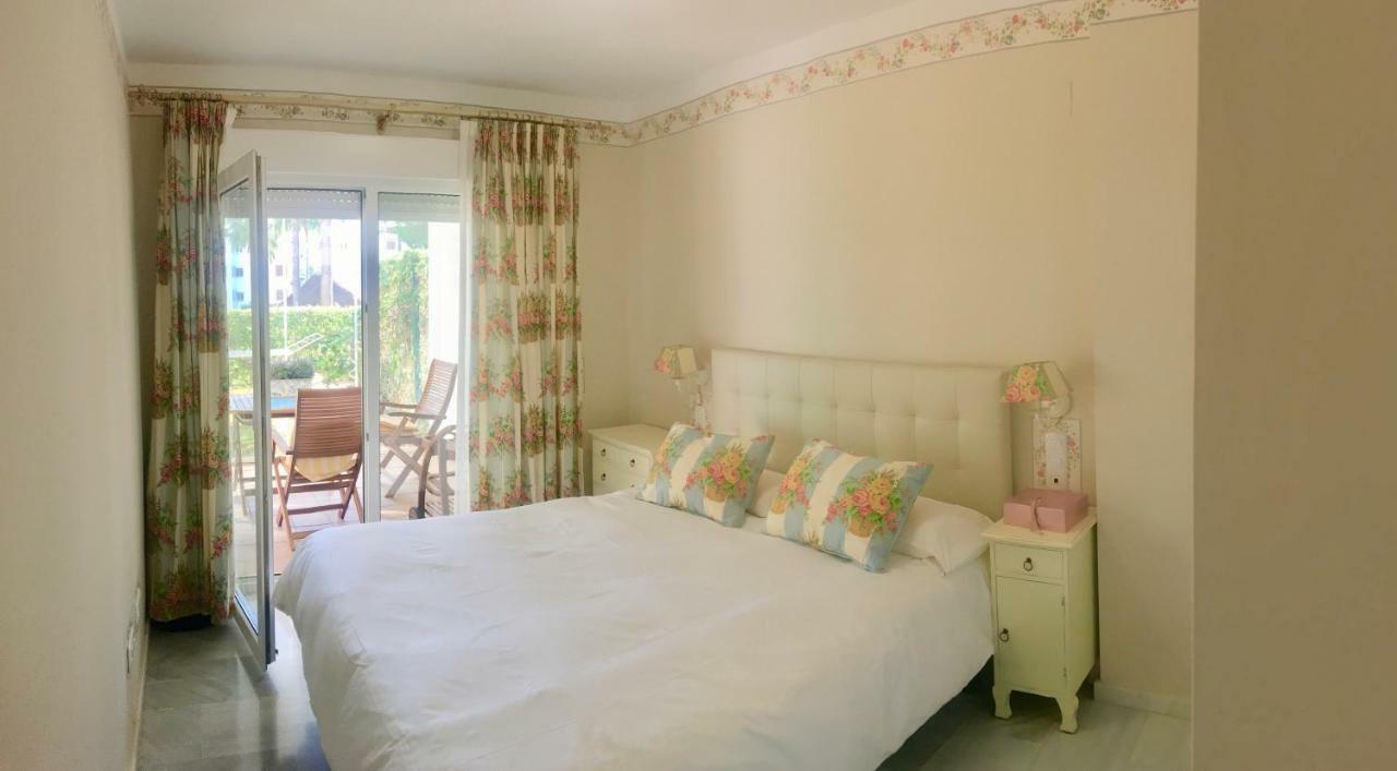 Mi Capricho, Beachfront, Grownfloor, Private Garden & Terrace Sitio de Calahonda 외부 사진